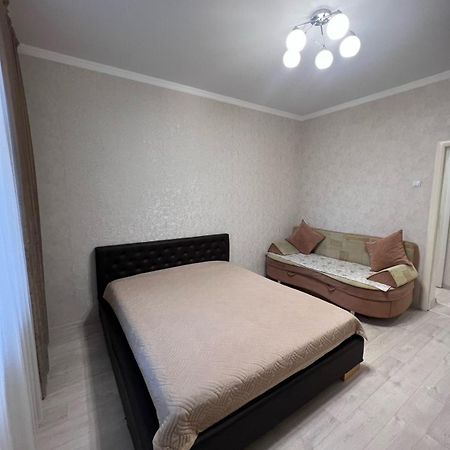 На Майлина Apartamento Turksib Exterior foto